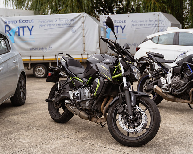 Moto de l'auto-école Raty