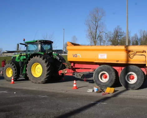 Tracteur de l'auto-école Raty